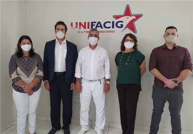 Prefeitura de Manhuaçu recebe equipamentos da Unifacig